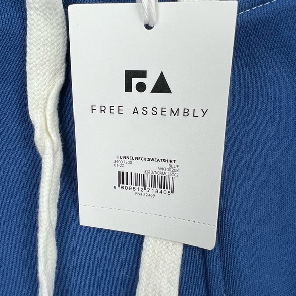 Free assembly Women's Funnel Neck sweatshirt with front patch pockets - Picture 6 of 7